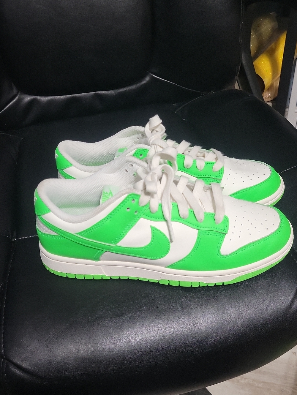Nike Wimens Dunks Low-Top Sneakers in White and Neon Green 9.5 I - Picture 3 of 6